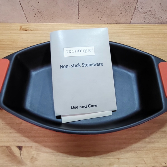 Non-stick Stoneware Baking Dish - Black and Red - Picture 1 of 7